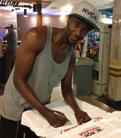 Edi_Gathegi_Signing2