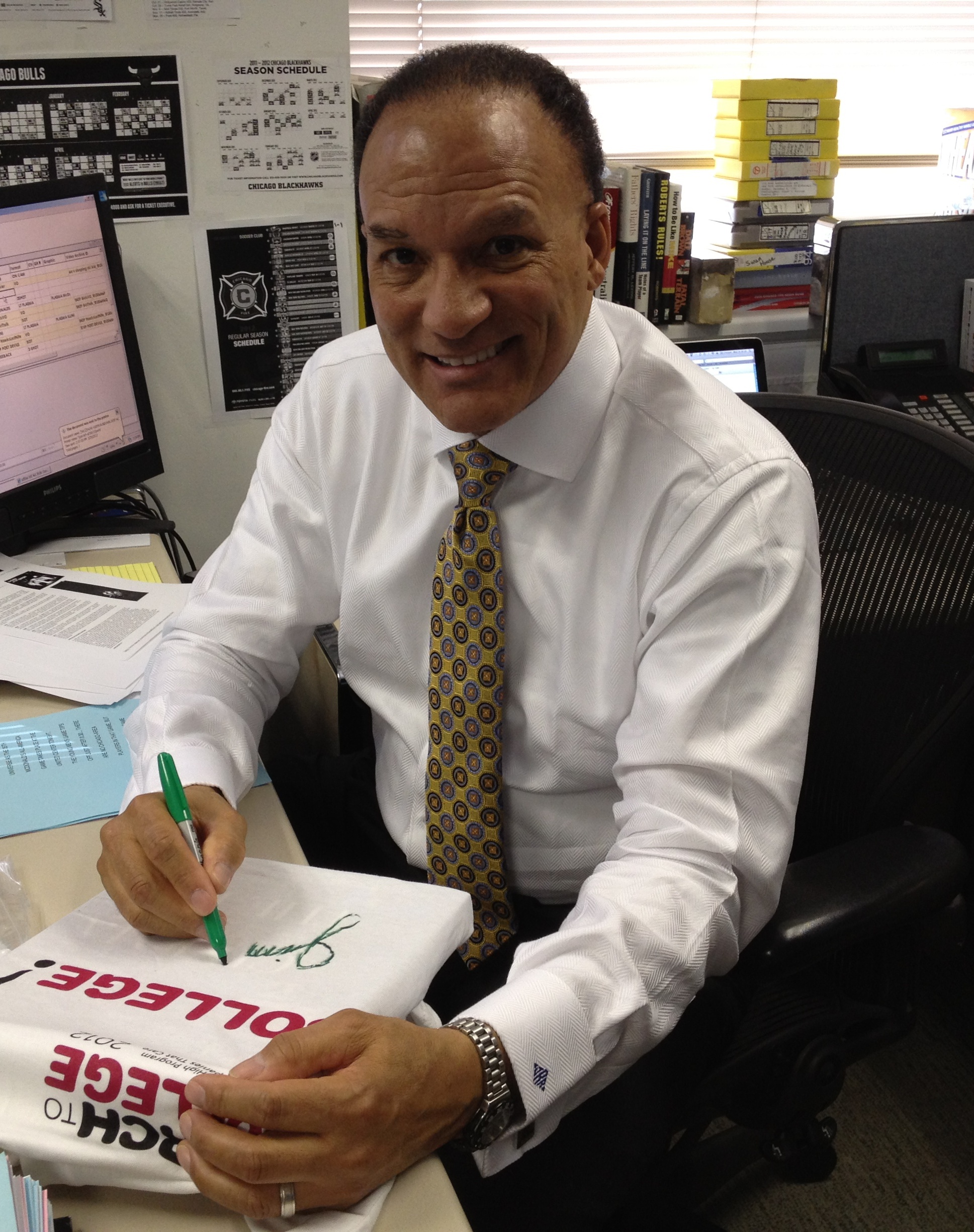 Jim_Rose_signing_cropped