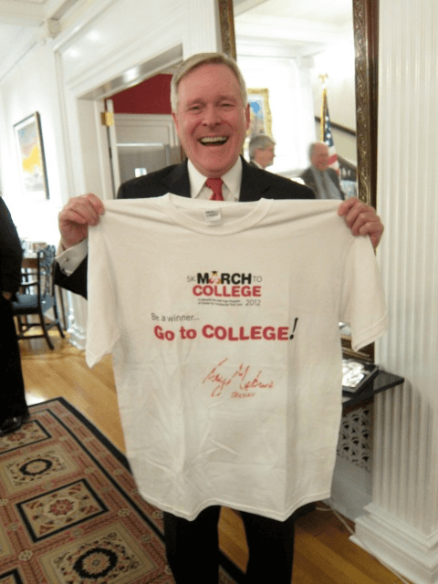 Ray_Mabus_SECNAV_holding