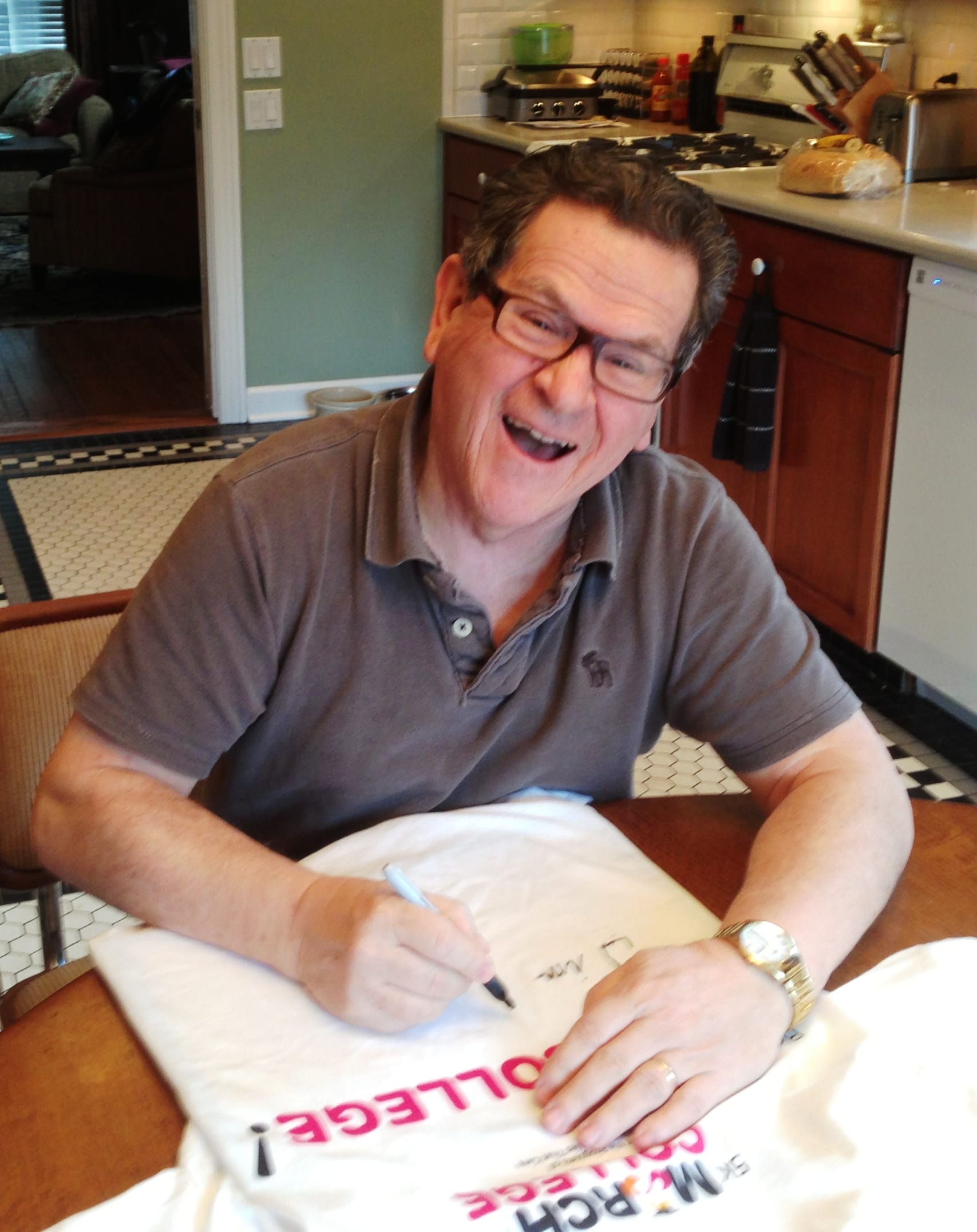 Tim_Kazurinsky_Signing